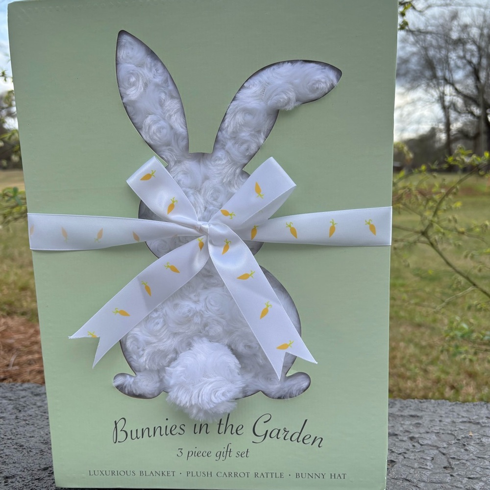 NWT Baby Aspen Bunnies in the Garden Gift Set - White and Green